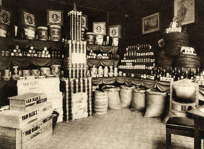 221991 Interieur van de monsterkamer van de Utrechtsche Stoom Mosterdfabriek Utrecht (U.S.M.F., Van Rijn's ...